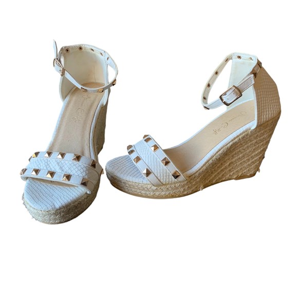 Shoes - Jessica Carlyle Darcey Women's Size 6 White Wedge Sandals Gold Studded Buckle